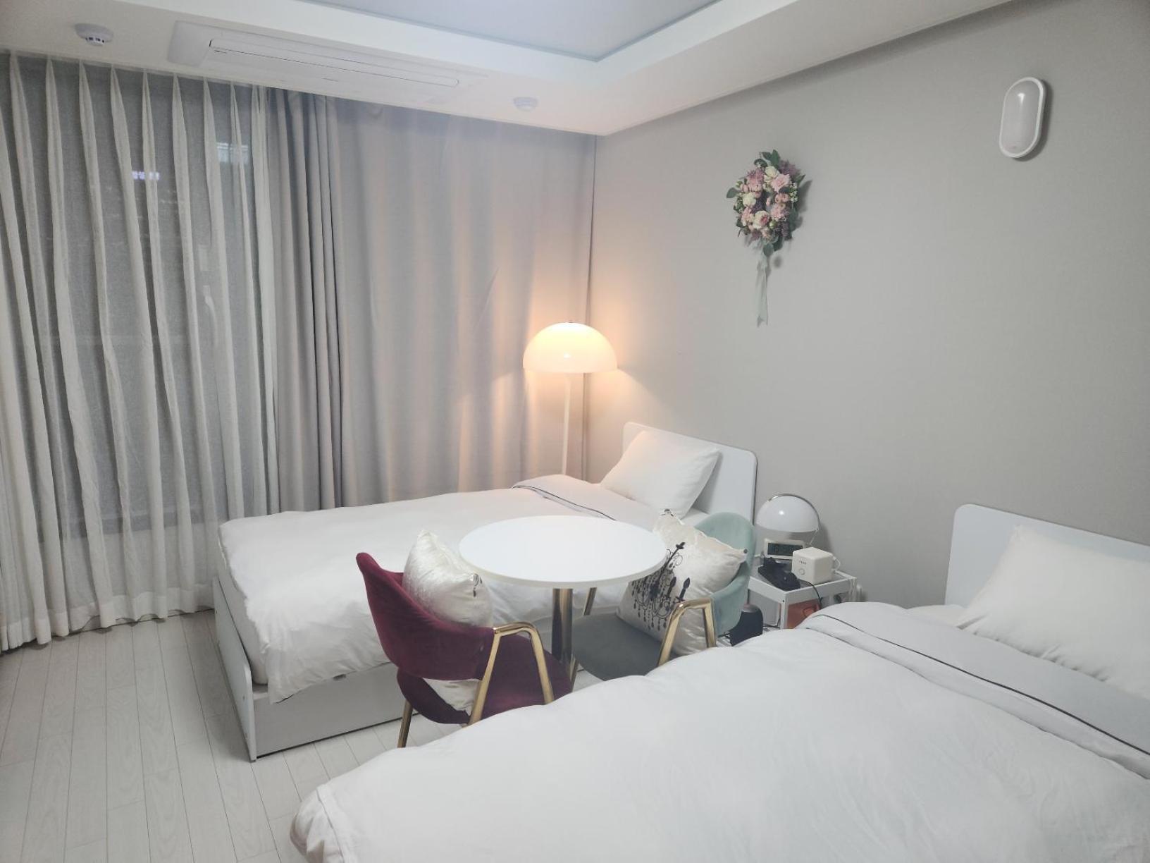 Daegu Star B&B Dsr Hotel Lily Guestroom Экстерьер фото