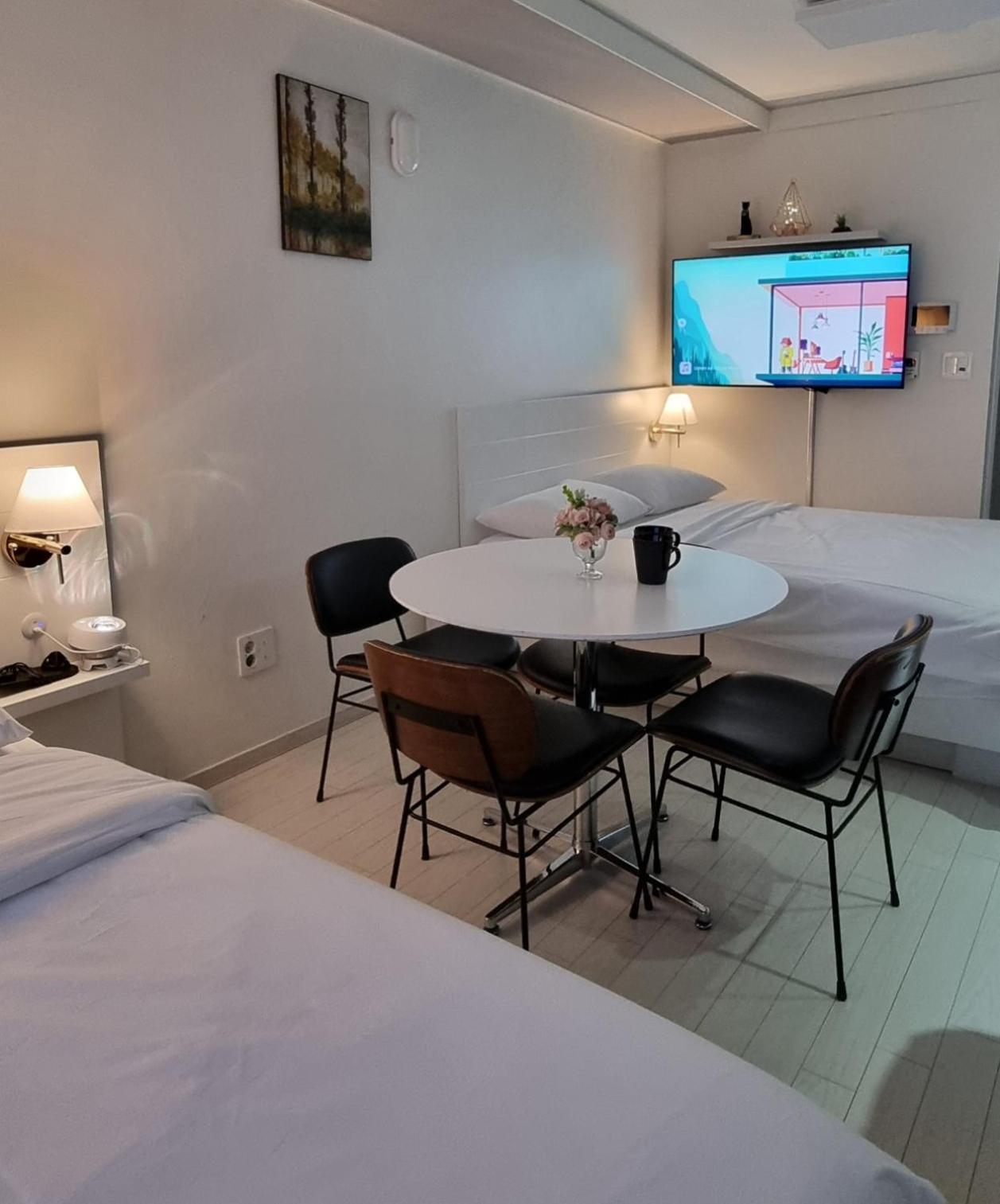Daegu Star B&B Dsr Hotel Lily Guestroom Экстерьер фото